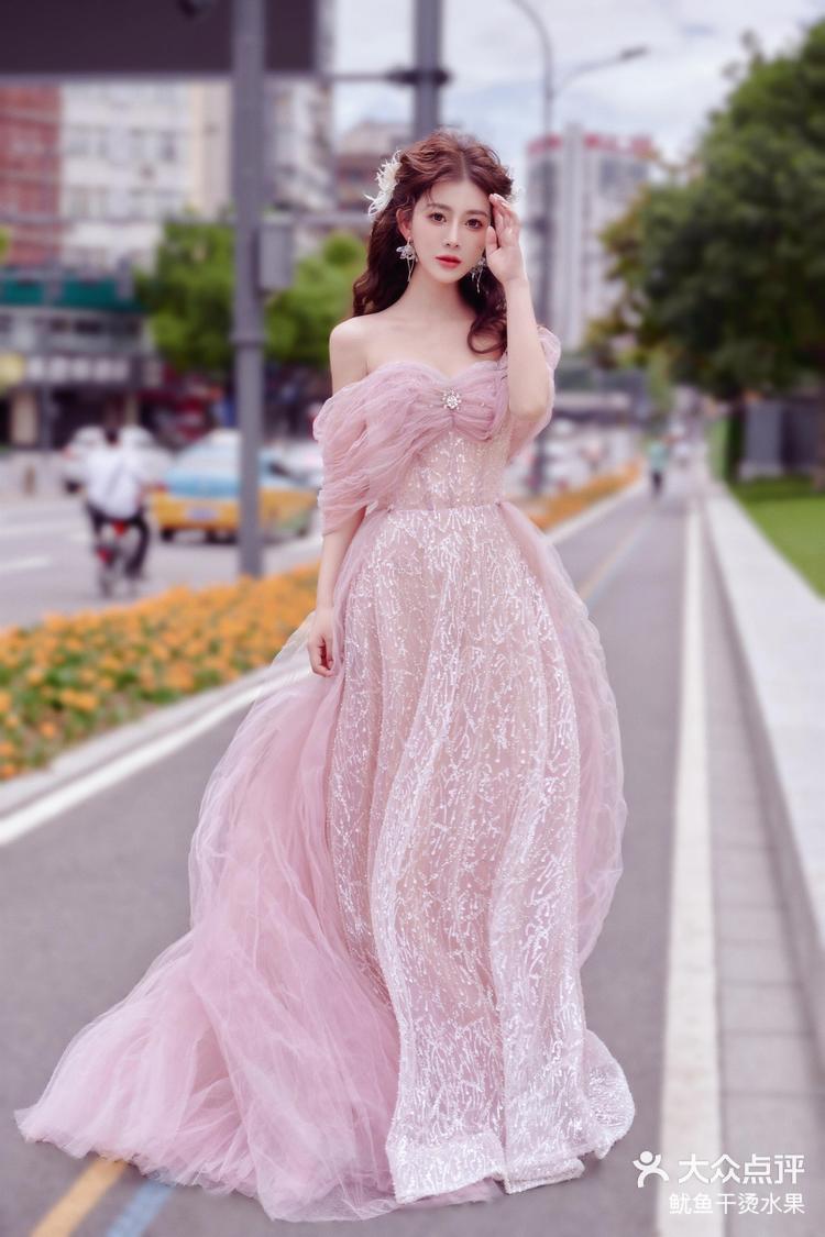 粉色晚礼服气质女王抹胸名媛的既视感