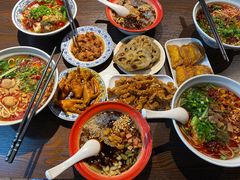 -爆炸头阿姨小四川正宗川味小吃(无任何分店)
