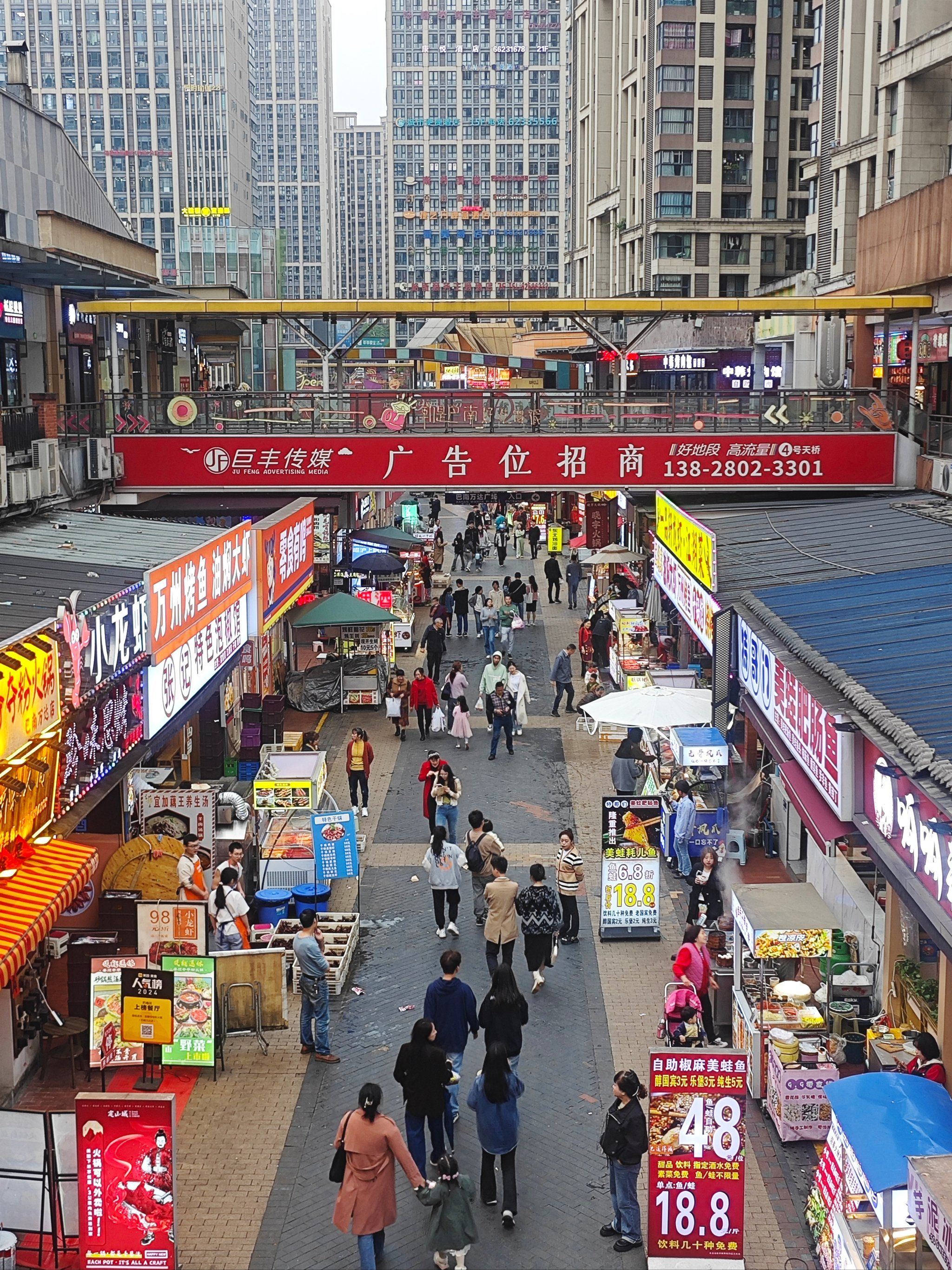 n
93巴南万达广场于2015年10月30日正式开业.