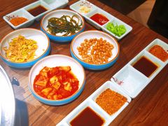 精品小菜-明洞阿姨·韩式酱蟹烤肉·创意料理(三元桥店)