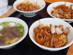 -松树干拌面店