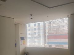 -卡罗酒店(东门晒布地铁站店)