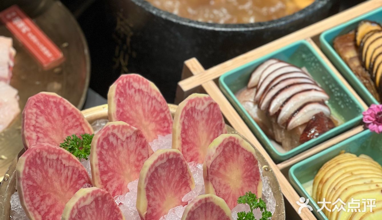 热气腾腾的一锅野生菌土鸡汤，新年与菌相见！