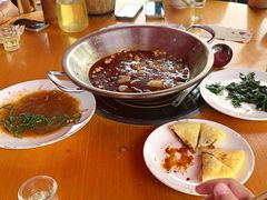 -大众跷脚牛肉馆·非遗传承单位(峨眉山店)