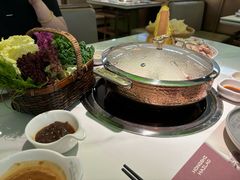 -洪氏嗨捞·广东猪肚鸡·椰子鸡火锅(西咸万象城店)