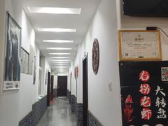 -茸梅路右拐龙虾-农家菜(松江店)