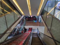-万达广场菱角湖店-地面停车场