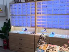 -天空之镜眼镜店蔡司依视路配镜授权零售店(望京颐堤港店)
