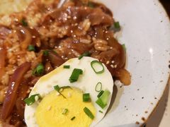 牛肉洋葱盖浇饭-来龙里 精致 东南亚餐室(万象城店)