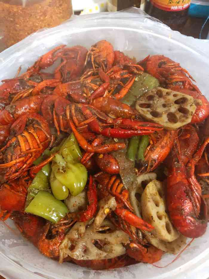 小龙虾也好吃,口感很嫩滑,感觉特别新鲜