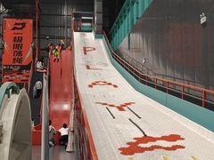 -极限PLAY运动娱乐新世界·团建派对表演休闲馆·室内高空游乐园