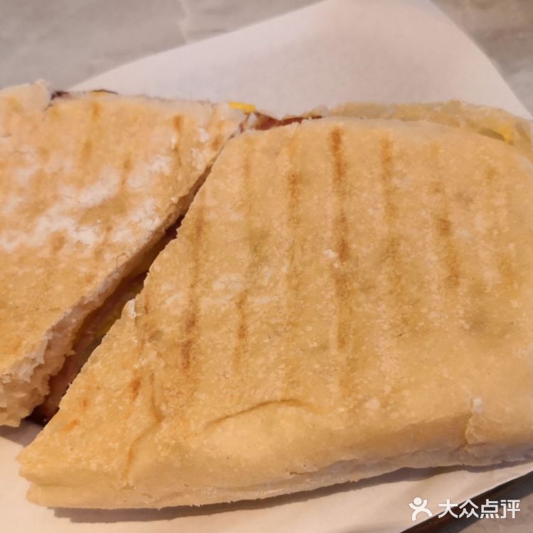 在必胜客悠然地吃个早餐，这一直以来都是我的爱好之一