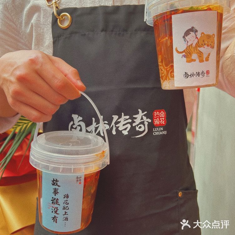 这蹄花，送我还真的就要了，来上一桶蹄花吧