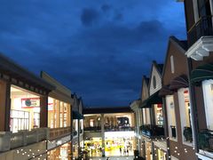 -王府井奥莱临潼小镇(临潼店)