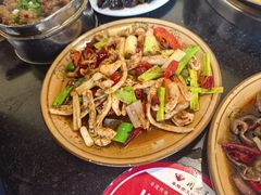 -周老三跷脚牛肉·全牛火锅(非遗传承店)