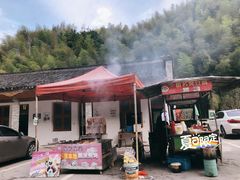 门口附近在卖的-江南大峡谷漂流