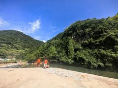 -天台雷峰十里峡谷漂流