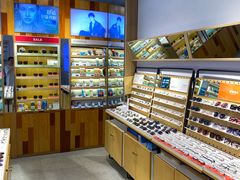-LOOK眼镜·蔡司依视路配镜(宝山万达店)