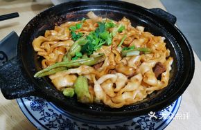 Braised Pork with Kidney Beans and Noodles