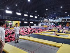 -嘿哟动霸CHUA·新潮玩运动娱乐中心·蹦床滑冰团建乐园