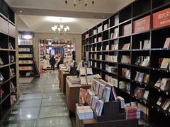 -钟书阁(松江泰晤士小镇店)