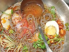 -山野的朋友露营炭火烤肉