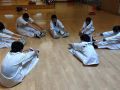 -金翼跆拳道巴西柔术拳击格斗学院