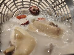 -尚尚仙·酸汤猪手·猪肚鸡火锅(华联万柳购物中心店)