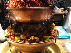 -沪小二炭火蛙锅(淮海中路美食不夜城店)