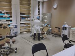 -柏乐口腔医院·舒适化无痛种植牙中心(东盟商务区院)