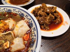 -爆炸头阿姨小四川正宗川味小吃(无任何分店)