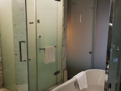 -上海滴水湖皇冠假日酒店