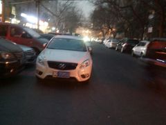 -关东店北街小区-地上停车场