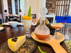-Chom Cafe and Restaurant