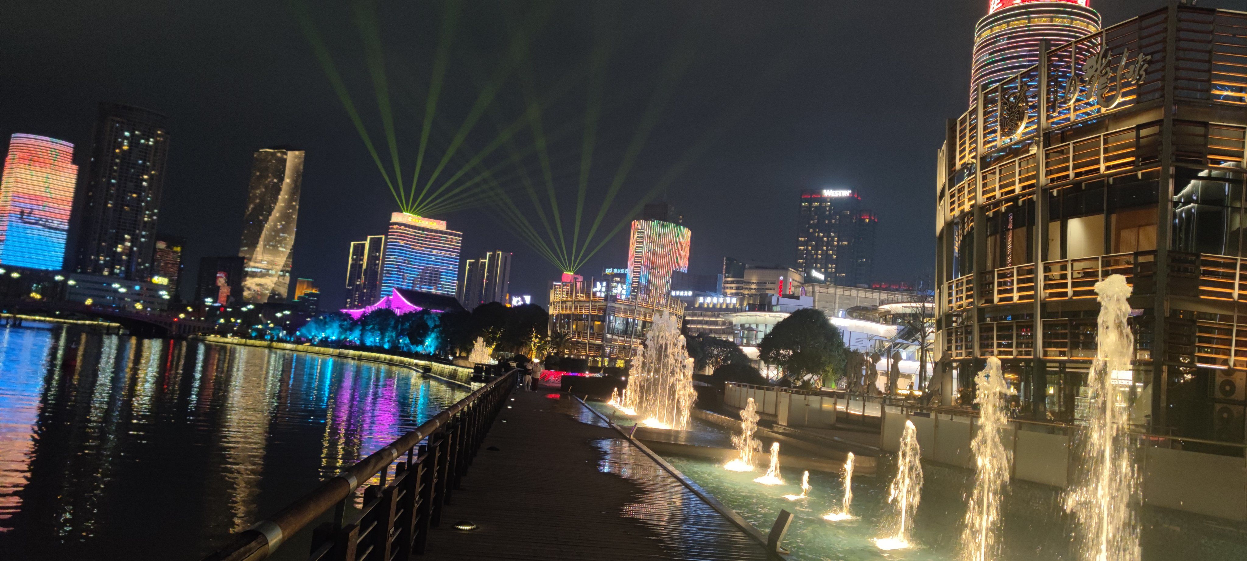 0元玩转这座城 月色下的和义大道江边景色