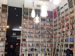 -钟书阁(松江泰晤士小镇店)