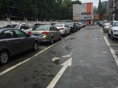 -沃尔玛上海田林店-地面停车场