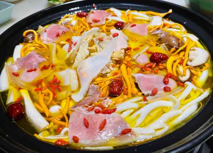 探店云南天麻火腿鸡