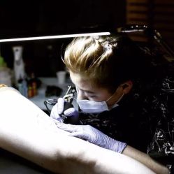 点击看大图 -鳌首刺青纹身 穿孔饰品店