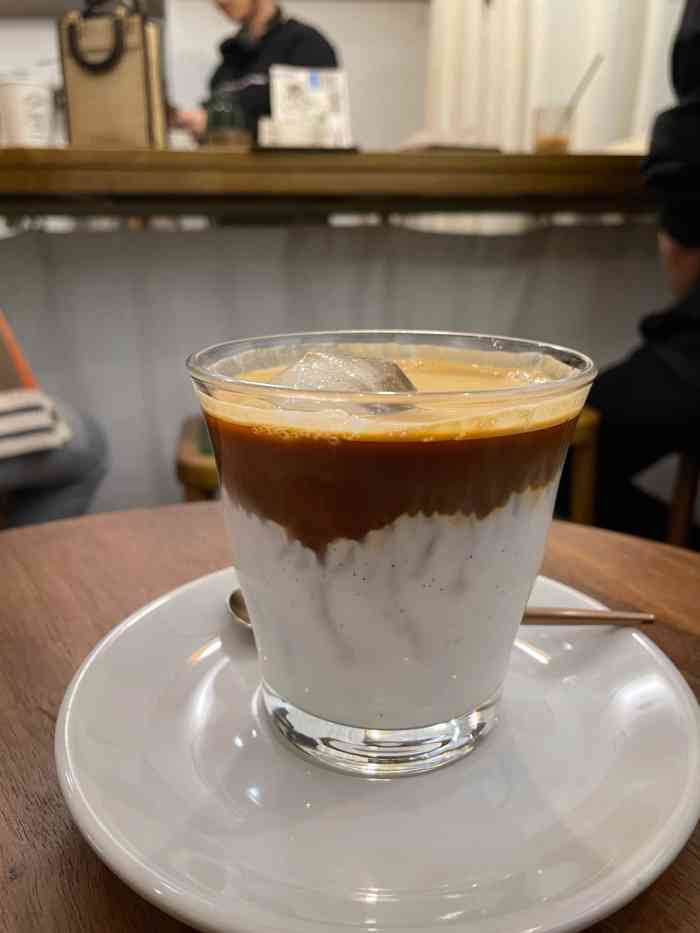 月球咖啡retro-"云南小布排队太久了,于是跑到对面来杯咖啡.