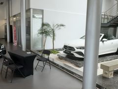 -成都中升之星奔驰4S店