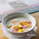 吃不出甜品的味道来 「椰奶烧仙草加小芋圆」这个挺好吃的