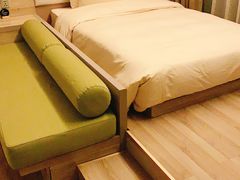 -西安大雁塔科技大学地铁站亚朵酒店