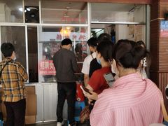 -松树干拌面店