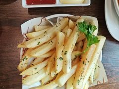 -Chom Cafe and Restaurant