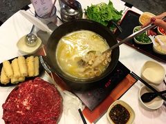 -鲜入围煮花胶鸡海鲜火锅