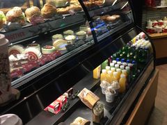 面包甜点陈列柜-星巴克(上海南站店)