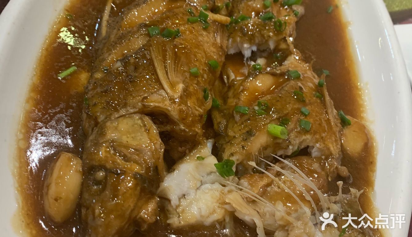 萝卜丝：凉拌菜。香芋烤肉：一般。它的芋片厚一点就更好了