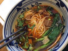 红烧牛肉米粉-头壹号 大油条·老长沙盖码饭(清河店)