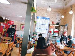 大堂-伊清斋牛肉面(华佗路店)